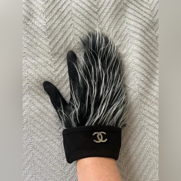 Chanel Suede Gloves - Picture 4 of 4